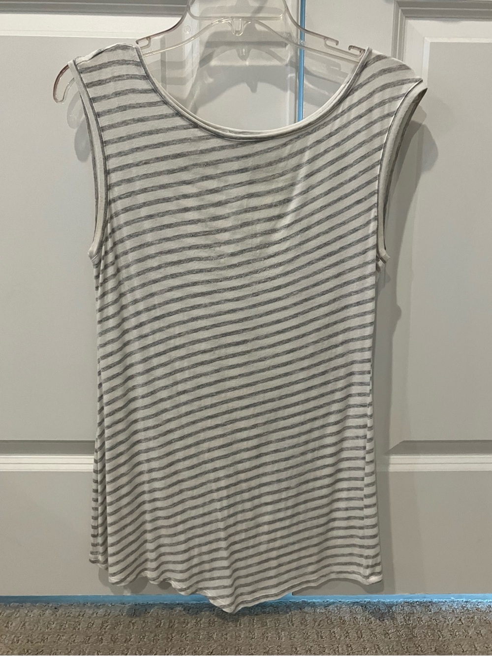 White House Black Market Gray White Striped Sleeveless Knit Tank Top Size Small